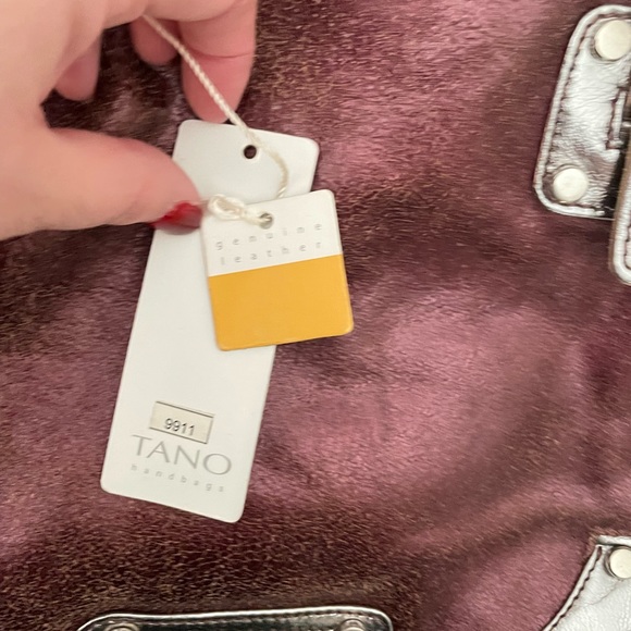 TANO metallic leather handbag. Gently used. - Picture 5 of 10